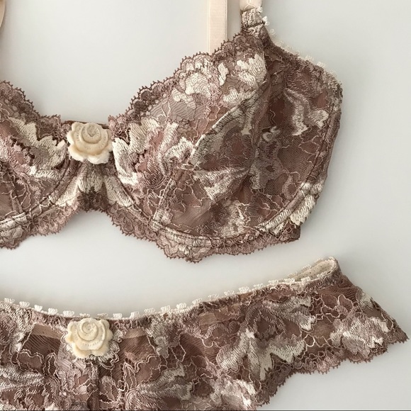 Elle Macpherson Intimates Other - NEW Elle Macpherson China Rose Lace Set Bra Thong